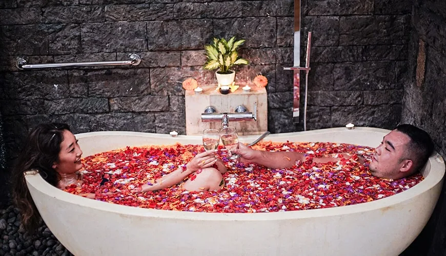  flower-bath-ubud-couple-spa-ritual-jaens-spa-fresh-petals-balinese
