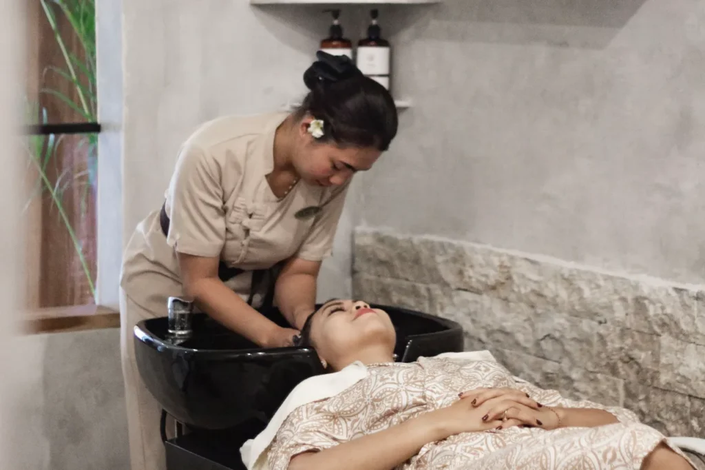 Relaxing hair treatment in Ubud spa