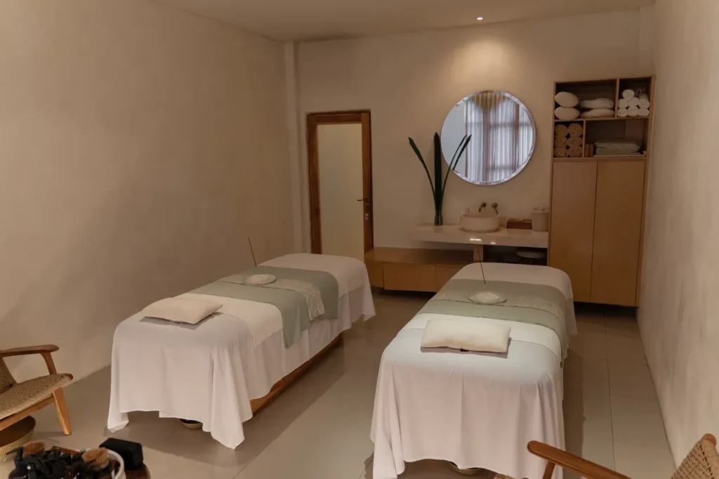 Suasana ruangan spa yang nyaman dan mewah di Jaens Spa Ubud