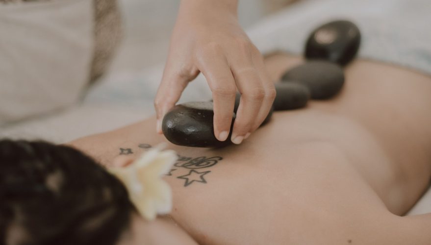 hot stone massage 1 870x500